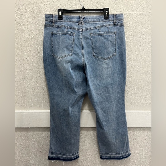 Tribal Women's Sophia Curvy Micro Flare Crop Jeans Size 16 - Picture 6 of 8